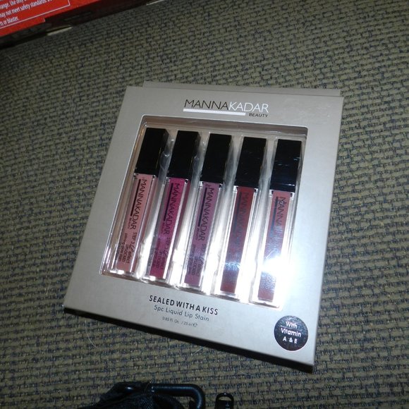 🆕 MANNA KADAR Sealed With A Kiss 5pc Set Lip locked Lip Stain 🆕⌚📦🏃💨🚚 - Picture 3 of 15